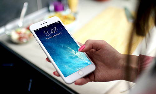 The Health Hazards of Using Your Smartphone in the Kitchen