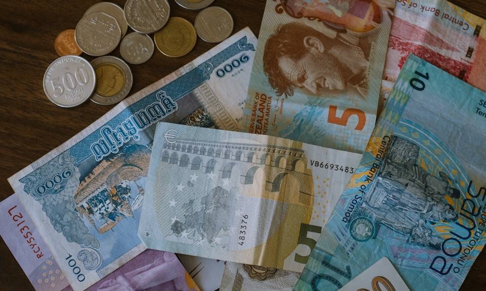 Foreign currency: what’s the best way to take money overseas with you?