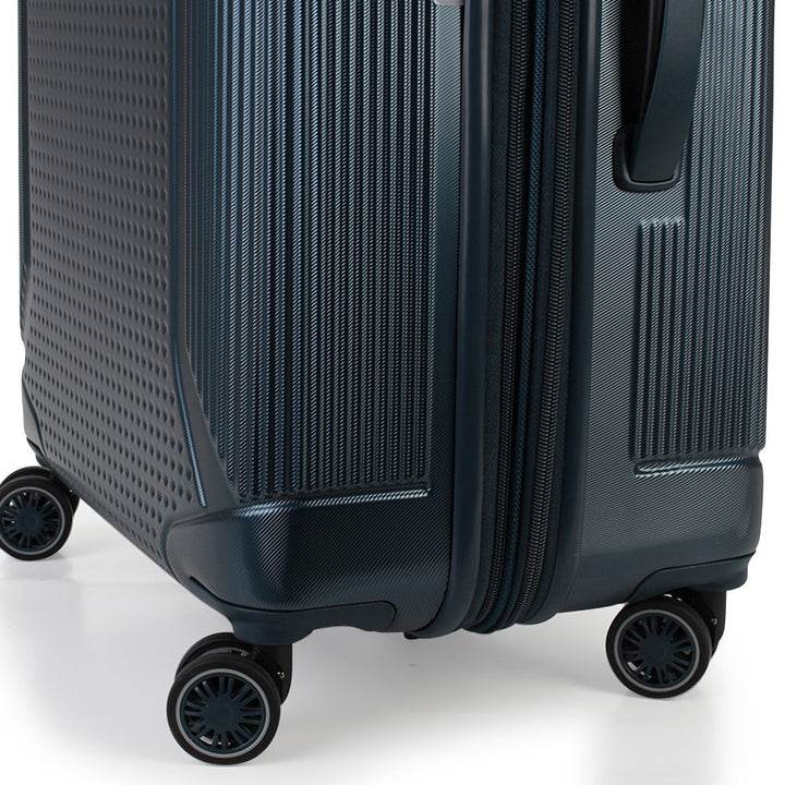 Zoomlite Titania 48cm Travel luggage with 4 double spinner wheels